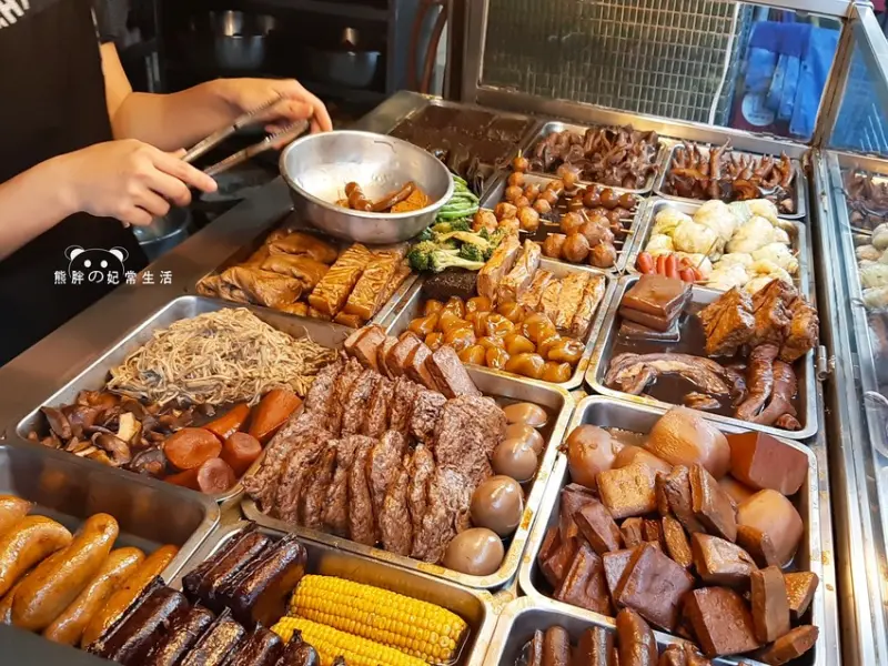【台中豐原】健康滷味，豐原太平洋附近超人氣銅板美食，餐點眾多，食材入味，服務親切，假日或下班時間人潮眾多需耐心等候，台中美食推薦