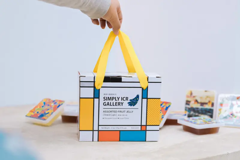 【公益宅配】愛啟兒藝廊水果果凍：色彩繽紛的畫作像染料般炫染著愛與喜悅。