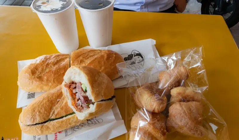 第二市場的排隊人氣美食新分店，越式法國麵包天天現烤出爐新鮮又美味