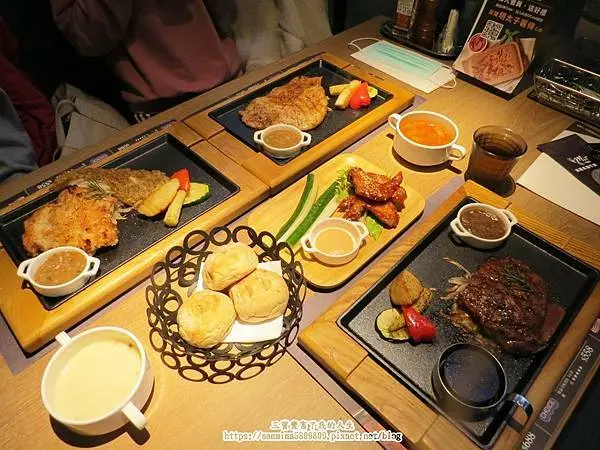 台中美食｜中友百貨美食新開幕【米塔炙燒牛排專門店】台中首店｜中友店 頂級熟成牛排厚實滿足 自助吧享用歡樂無限