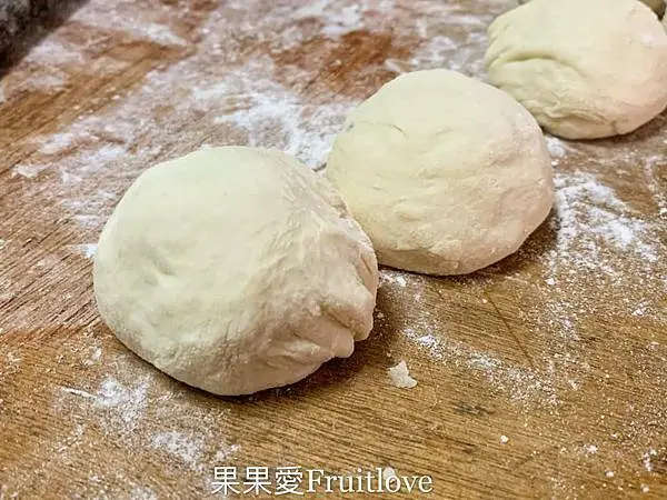 恆春菜市場人氣平價早餐店   現擀現包   晚來就吃不到   親子寵物友善  毛孩不限大小  最少牽繩即可