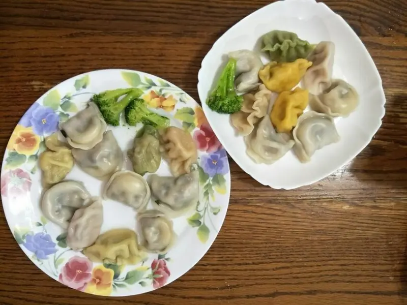 入口Q彈一咬爆汁的超好吃水餃『KAWA巧活食品-能量豬五色養生高麗菜水餃 & 塔香杏鮑菇素食手工水餃』