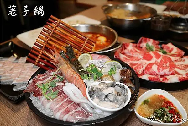 大橋頭火鍋／荖子鍋台北家樂福重慶店／超CP值火鍋店／15秒現做新鮮麵無限供應／飲料冰淇淋自助無限／台北海鮮火鍋。