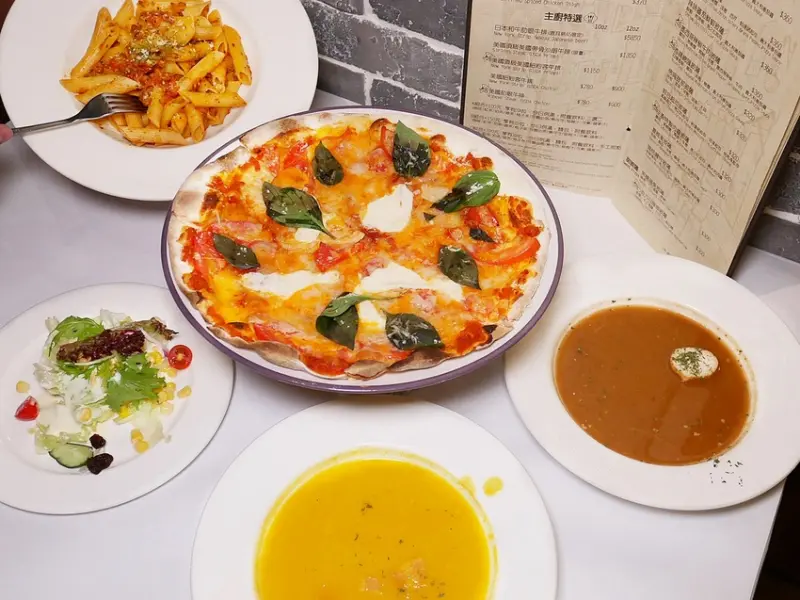 新北永和慶生餐廳推薦，經典義式料理和環境，壽星當天參加活動最優惠1折，餐後甜點的提拉米蘇和熔岩蛋糕都別錯過-SPEZiA斯佩齊亞義式餐廳