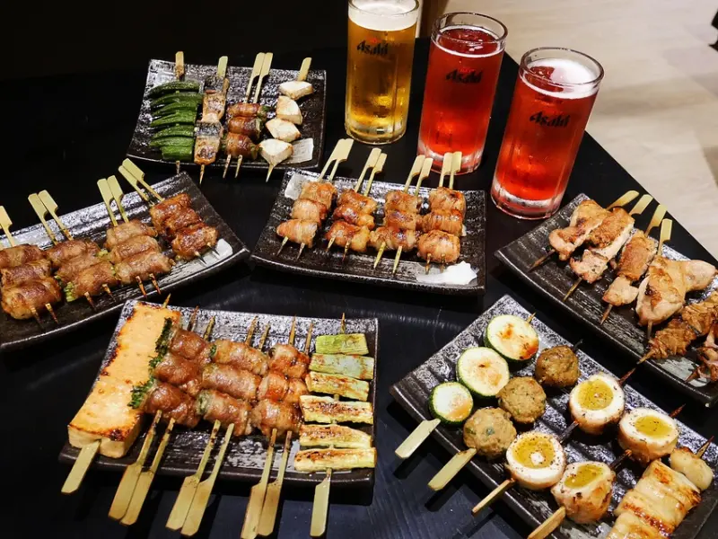 桃園中壢高人氣宵夜，你有看過捲入葡萄、芋頭甚至草莓的肉串嗎? 搬家過後人氣依舊不減-熾焰手串