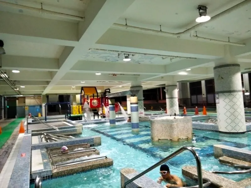 桃園市垃圾焚化廠-焚化爐回饋游泳池-位於內定國小旁.有九個里可免費入池