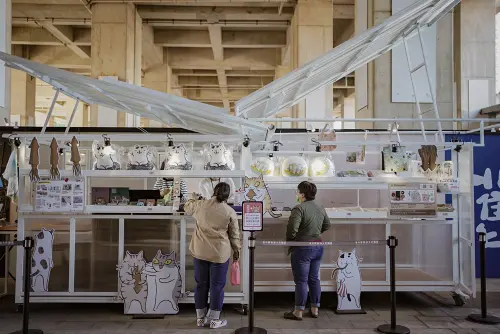 台中文青一日遊｜鐵鹿大街｜貓小姐 Ms.Cat 插畫限定特展，貓咪攻佔台中火車站啦！