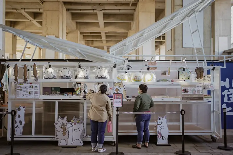 台中文青一日遊｜鐵鹿大街｜貓小姐 Ms.Cat 插畫限定特展，貓咪攻佔台中火車站啦！