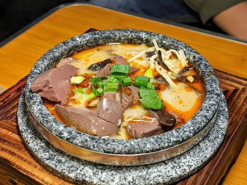 無名麻辣臭豆腐｜中壢夜市獨家牛奶麻辣臭豆腐！飽足感十足麻辣湯餃！中壢夜市美食推薦、中壢夜市小吃推薦、中壢夜市臭豆腐推薦