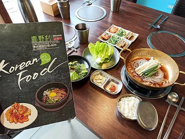 【鹿野村韓國料理】嘉義最隱藏版的韓式料理，同時也是嘉義最道地的韓式料理！將韓國風味完整呈現，利用餐桌美食感受濃濃韓國風情！跟著「今天吃什麼」餐飲國家隊，吃不一樣的韓國銅鍋烤肉