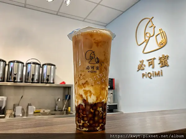 【高雄/左營手搖飲推薦】必可蜜高雄富民店。捷運巨蛋站必喝手搖，主打三款珍珠，鑽石、黑糖、綠寶珍珠，想吃真材實料ㄟ珍珠就來必可蜜，內附菜單