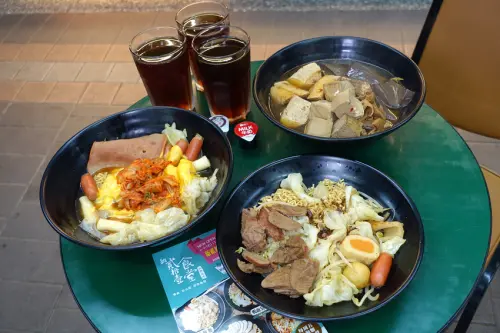 新貳拾壹食堂新莊花生堂，湯頭可喝加熱滷味、好吃新莊炒泡麵，高CP值滷味開放加盟中