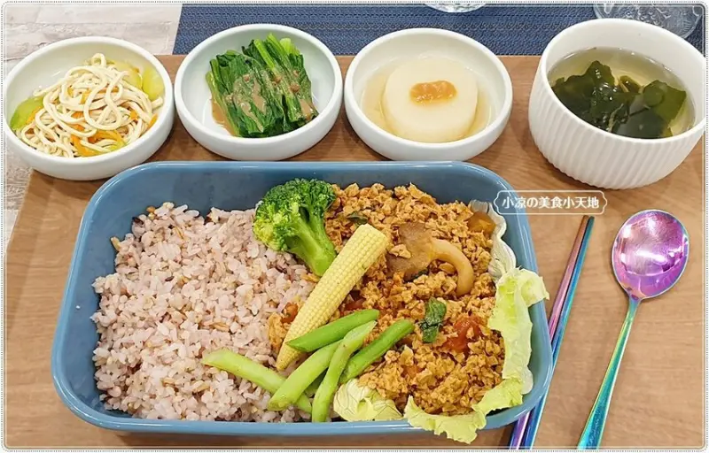 菜菜的約會║台中素食，清新唯美的用餐氛圍，享用全素蔬食創意料理！！