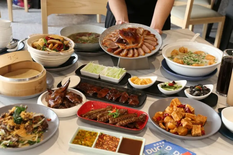公益路美食推薦享鴨烤鴨與中華料理，台中餐廳推薦創意百變烤鴨吃法，經典佳餚適合聚會好場所 - Kiwi 樂活食旅