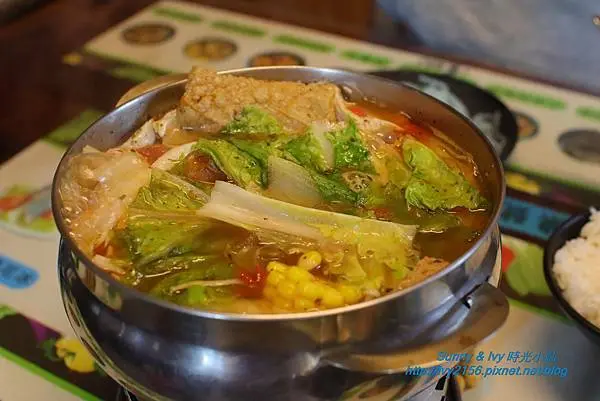 【台北大同食記】圓和素鍋。素食小火鍋，九種湯頭選擇，含現打果汁喔！