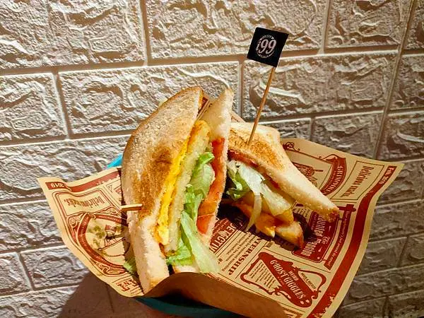 【台北】薯餅配上歐姆蛋 ! i99 COFFEE 全新推出「薯餅歐姆蛋吐司」不說你不知的蛋奶素美食