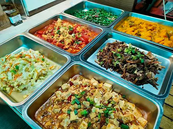 【台北】份量多到過分！　人氣好吃便當「外帶外送全面99元」　「便當贈送一杯飲料」美食必吃！