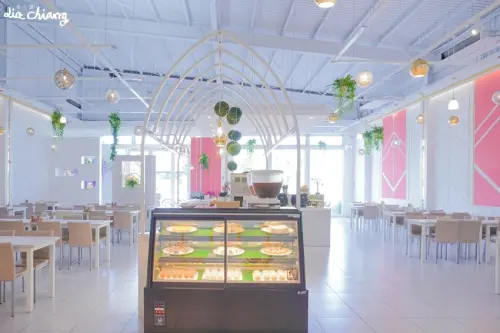 台中水湳—精緻餐點自助吧餐廳—各式美食吃到飽，裝潢白色極簡美的不得了！