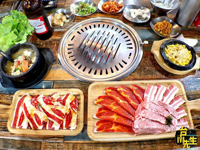 台南韓式烤肉／炭火燒烤就是特別香／韓國人開店口味正統道地／傳統韓國醬料／台灣溫體豬肉／免費招待小菜／不收服務費