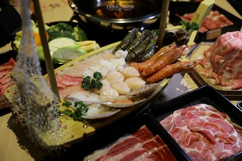 超狂火鍋吃到飽 一人只要595元起，近100種食材讓你無限呷免驚！還能自己客製化湯底