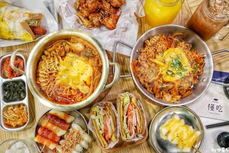 平價韓式早午餐30元起！一早就能爽嗑部隊鍋，首創韓國黑糖餅漢堡，爆紅年糕串必點