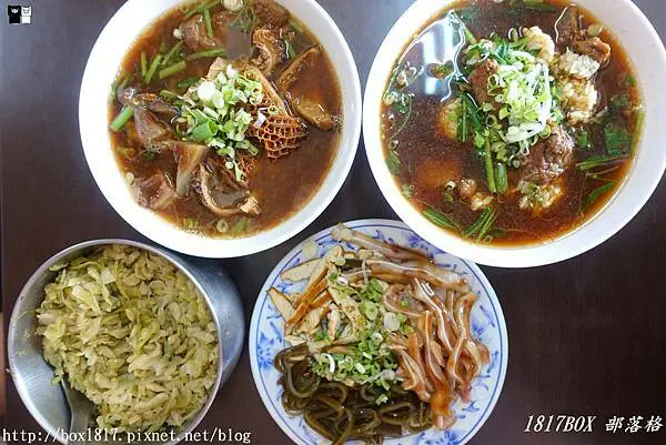 【彰化。員林】大小輪牛肉麵員林店。山腳路美食。中午11點開賣。賣完就休息