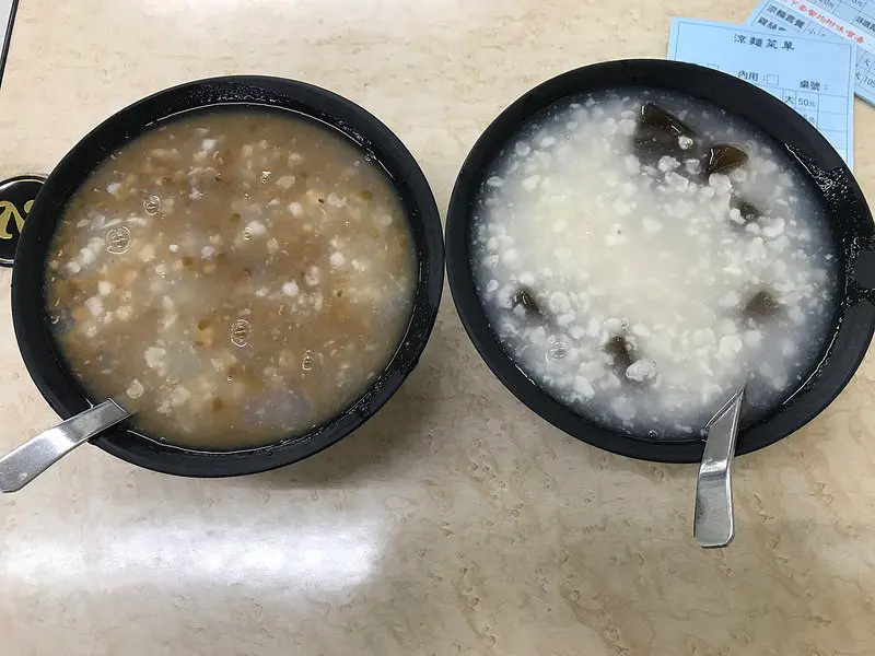 [台北] 中山國中捷運~阿鴻豆花~排隊的甜點美食