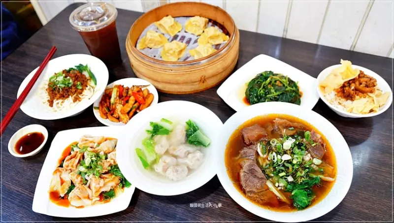 【永和牛肉麵】傅記麵食館／捷運頂溪牛肉麵～紅燒半筋半肉牛肉麵，超Q嫩，紅油炒手，麻而不辣，餛飩顆顆飽滿又鮮美