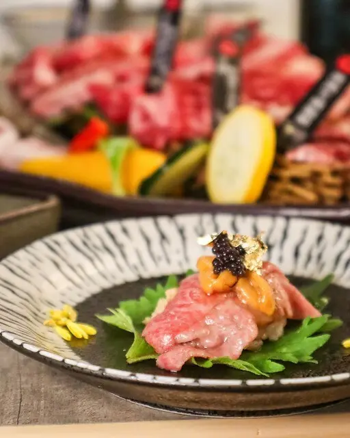 【捷運忠孝敦化站】歐買尬日式無煙燒肉－撒上金箔的和牛壽司和炸和牛三明治，東區燒肉店新亮點