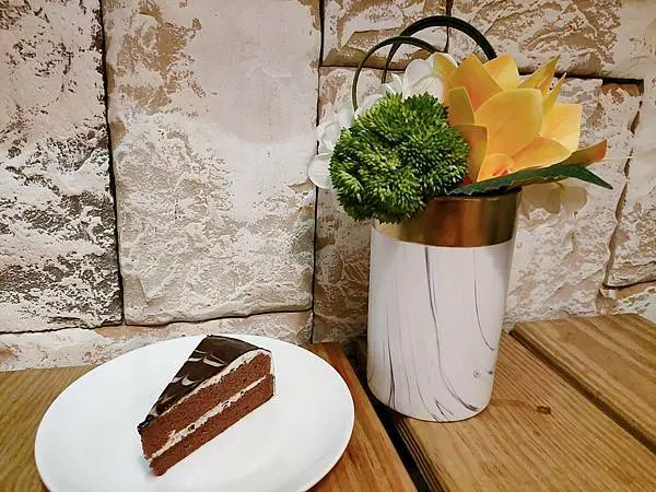 【台北景美】年末來吃下午茶！　i99COFFEE「鏡面蛋糕」超值錢　平價美味「超級便宜」好滿足