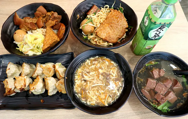 桃園水餃｜全球大亨煎餃專賣店｜手工水餃｜鮮蔬每天新鮮直送｜餃子內餡不加味精｜現點現做｜水餃煎餃都自然鮮甜｜莊敬國小正對面