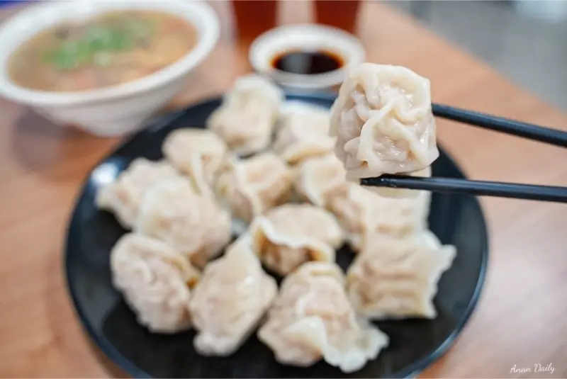 初牛肉麵/安安日常 提供