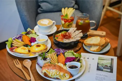 | 高雄美食 |用心手作的澎湃早午餐/澎湃到吃一份抵兩餐/凱琳咖啡Link Cafe