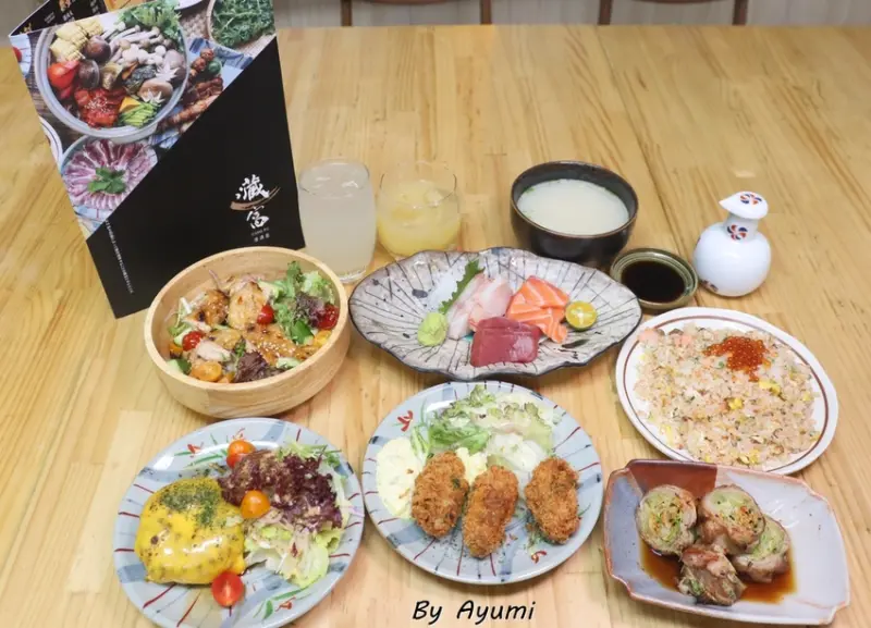 [台南日式居酒屋推薦]藏富日式居酒屋/刺身盛合/萵苣豬肉捲/雞腿胡麻溫沙拉/炸牡蠣/鮭魚卵炒飯/牛肉漢堡排/雞湯/青森蘋果汁/柚子酒沙瓦