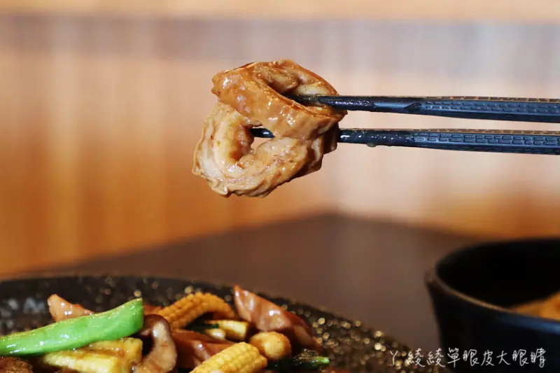 新竹宵夜滷味新吃法，湯頭免費續！滿大碗滷味專門店必吃獨家蒜爆炒滷味，傳說中有點神奇的滷味店 - ㄚ綾綾單眼皮大眼睛