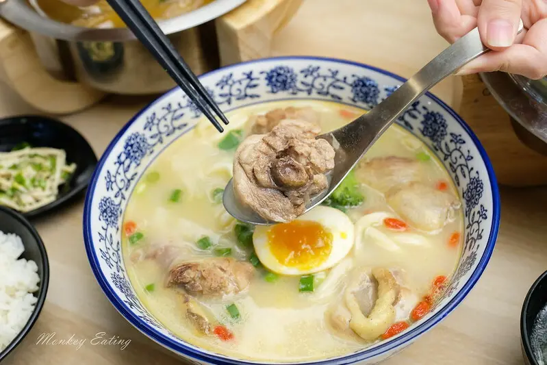 【鐵鹿大街美食】時懿花雕雞米飯-台中火車站│麻油燒酒雞、花雕雞湯麵、經典煲鍋香氣十足！