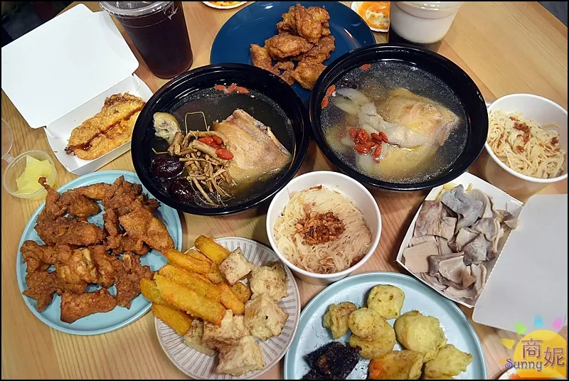 狸長村民食堂|網評4.9星超好吃!獨門炸雞配水果醬.秘製大雞腿煲湯份量足 免服務費內用可續湯更加分@商妮吃喝遊樂