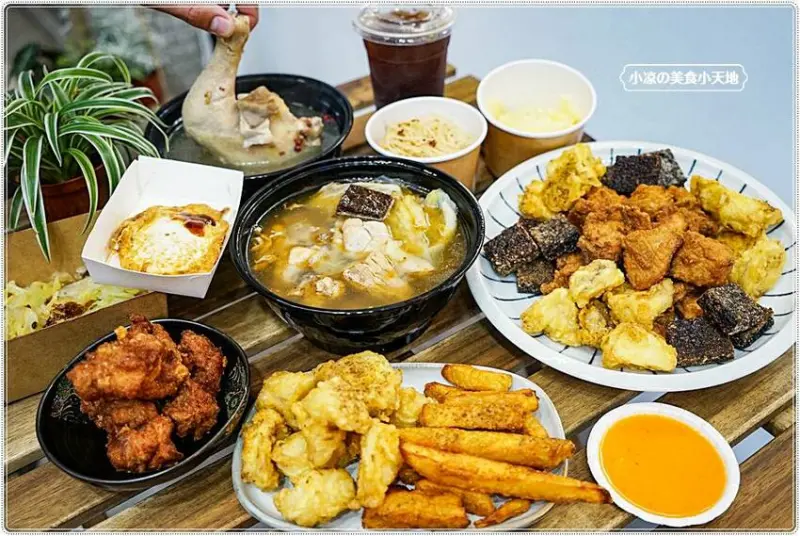 狸長來了！營業到凌晨一點的煲湯炸雞，堅持熬煮六小時雞湯，味香濃郁，搭配獨門炸雞新潮創意吃法！