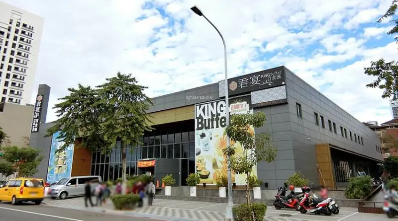 崇德路商圈最大自助式海陸百匯吃到飽，平午買二送一，除夕圍爐新選擇，近洲際棒球場，君宴百食匯 - 蘋果話日常