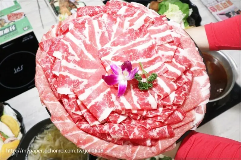 【超有肉涮涮屋】桃園店~桃園美食推薦 桃園火鍋推薦 大滿漢雙人分享餐 肉鮮味美的絕品鍋物 近桃園愛買