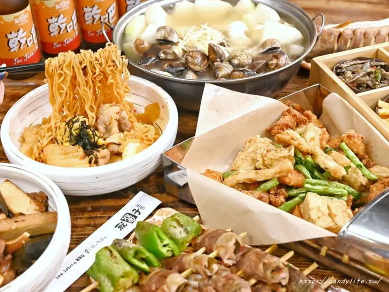 就醬子烤吧公益快閃店登場！不只串燒，還有炒滷味、鹽酥雞等，超多限定菜色只有這吃得到～火鍋類也是激推商品