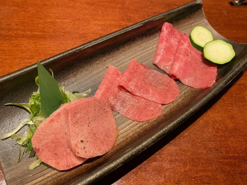 【梵 燒肉】米其林指南推薦｜現刨黑松露月見和牛、厚切牛舌太厲害!超狂台北頂級燒肉餐廳 ♥食尚期貨小咪推薦台北好吃和牛燒肉店