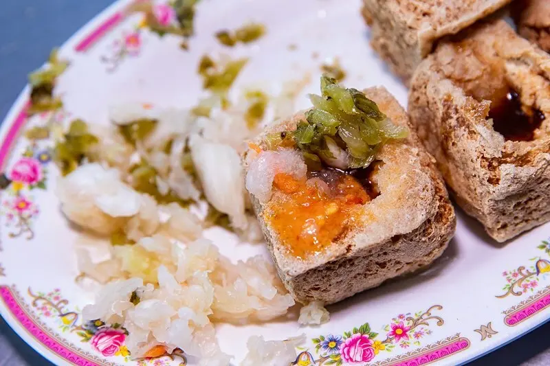 必吃苗栗美食推薦：廟口阿嬷臭豆腐 / WalkerLand窩客島整理提供 未經許可不可轉載