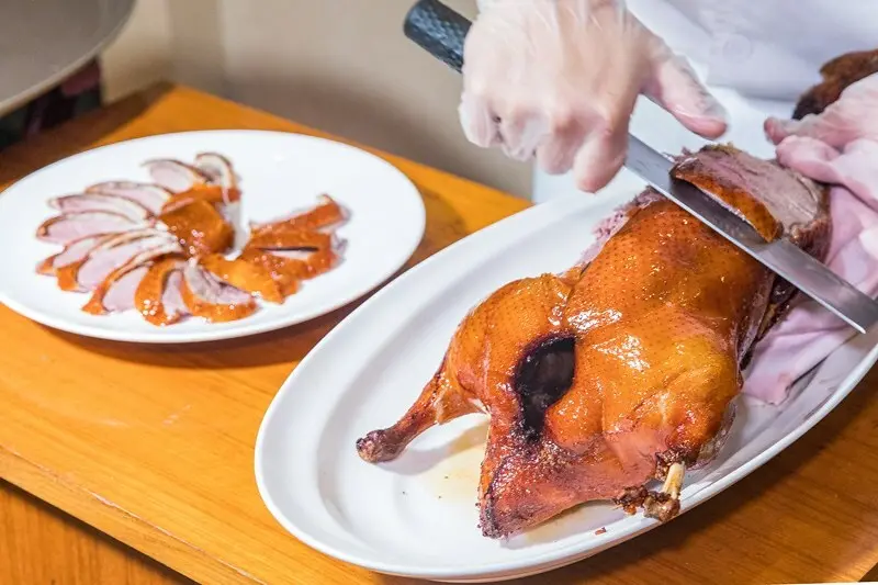 【台北捷運美食】【台北101世貿站美食】世貿國際會館翠庭 雞鴨料理新吃法 週四週五用餐免費升級「烤鴨五吃」再推出嘗鮮新選擇「好食雞分享餐」