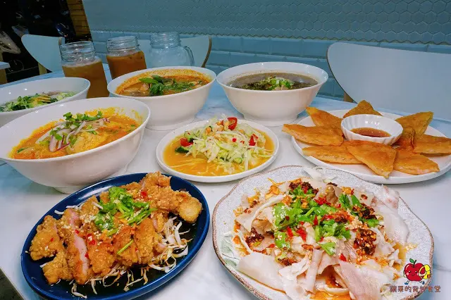 [雲泰料理] 新竹 芭芭食堂 巨城旁難得的平價餐廳 推薦酸辣泰式打拋豬飯 充滿南洋風味的椰香雞湯麵