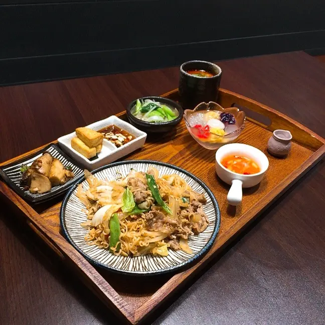 【台南食記】一人份的泰式定食也可以很澎湃——泰一定食