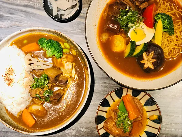 【台北美食￭內湖區】亞企味屋AJIYA-洲子一店 x 秘製蔬果番茄咖哩，滿足味蕾暖心滿意║ 內湖美食、內科美食、台北咖哩、宅配冷凍咖哩推薦