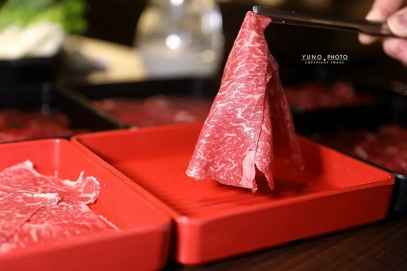 超狂和牛吃到飽！肉食控的天堂 專人桌邊爆炒鍋底，肉多多打造澳洲和牛火鍋吃到飽新品牌