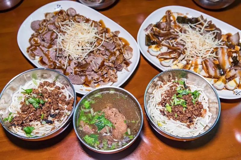 【苗栗-通霄小吃】正味麵店.通霄鎮客家風蔥油乾麵.排骨酥湯.黑白切