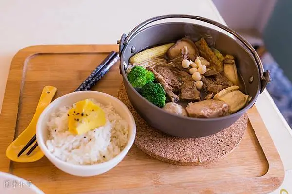 中壢龍岡美食-鹿鹿春 Deer，巷弄裡的美式鄉村風格溫馨餐廳，悠然享受美食的好所在。